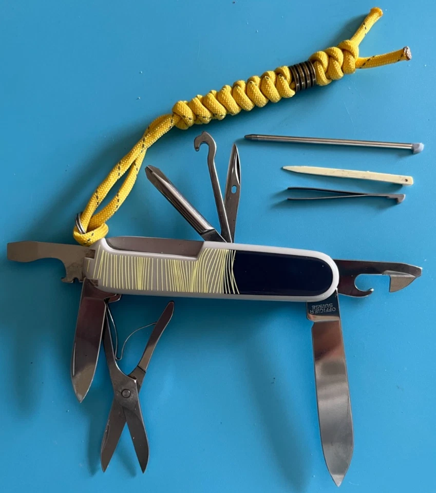 Victorinox Super Tinker Plus design italiano, com caneta e cordão extra longo - Imagem 2 de 4