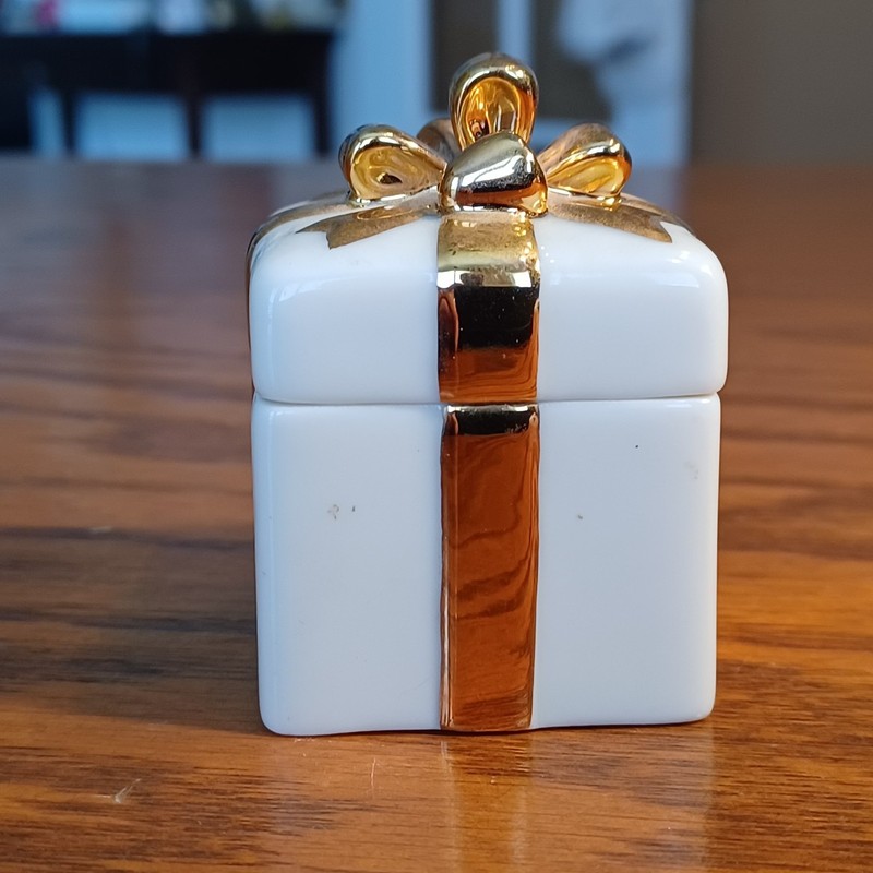 Lenox Porcelain Gold Ribbon Bow Trinket Engagement Ring Gift Box Lid Keepsake