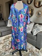 Vintage Women s Night Gown And Robe Set NWT Size Small USA