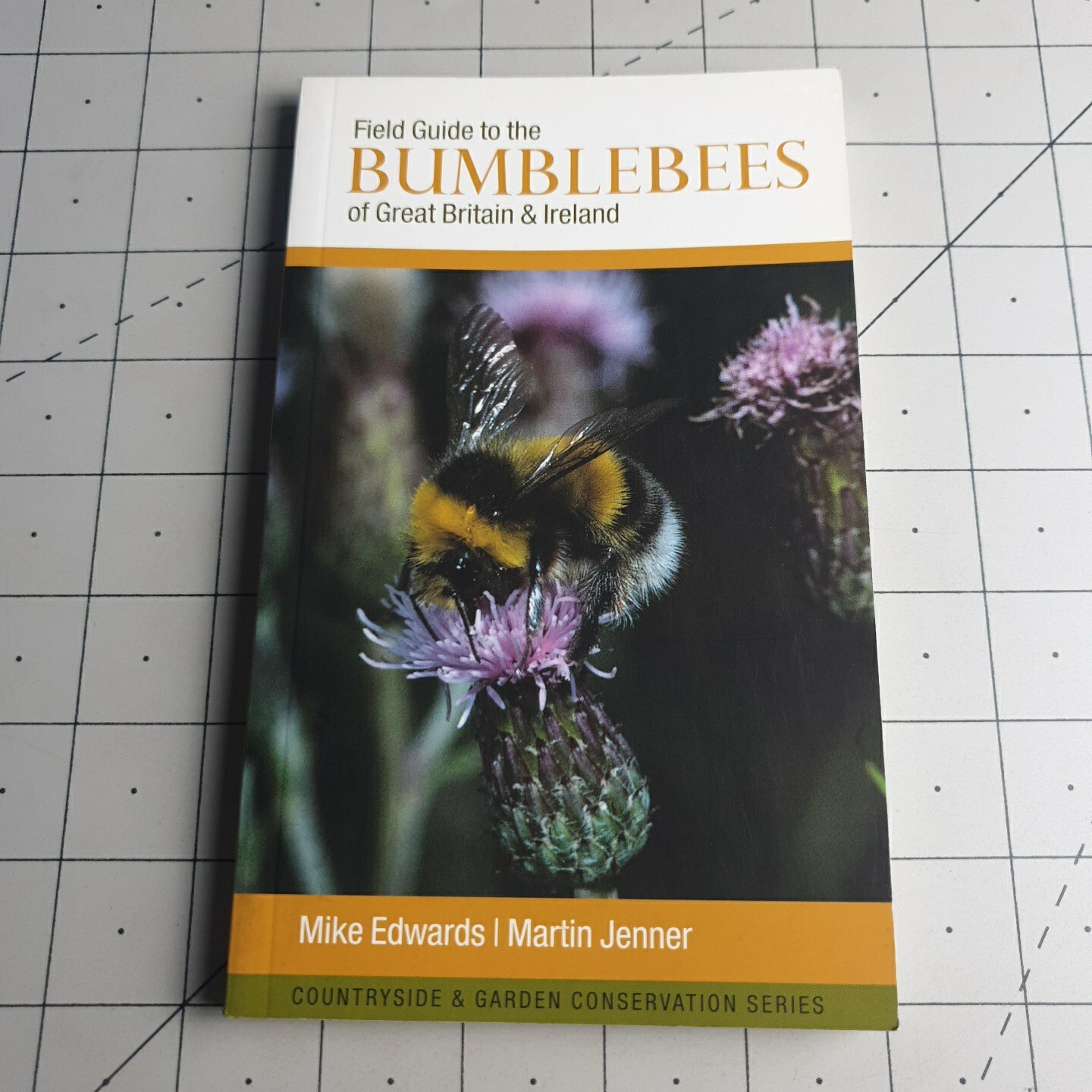Field Guide to the Bumblebees of GB Mike Edwards 2005 Paperback Book