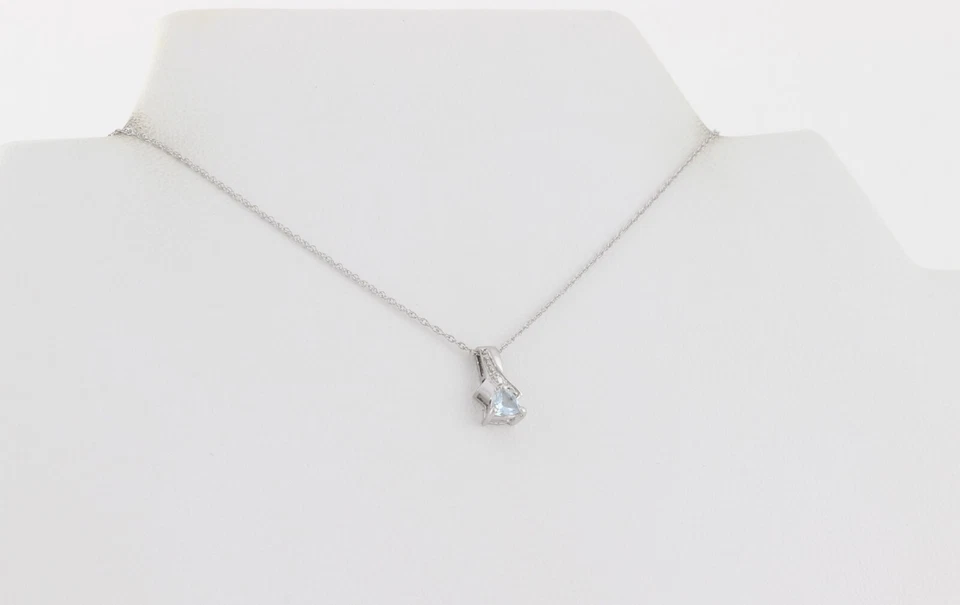 10K White Gold Natural Aquamarine and Diamond Necklace with 18 inch chain - Image 3 of 4