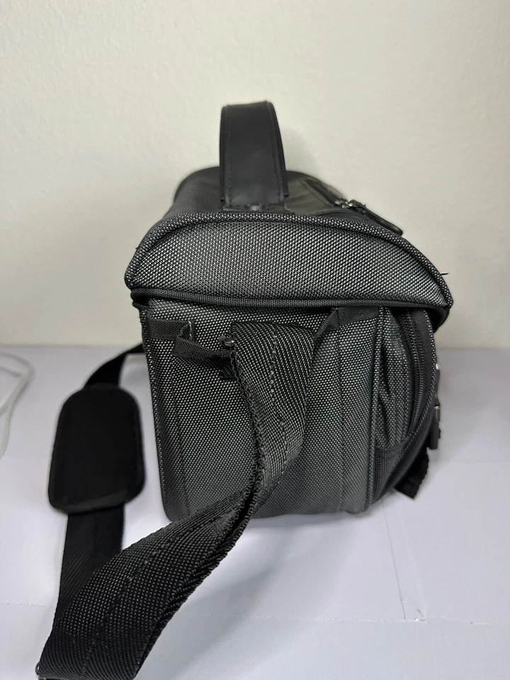 Bolsa para cámara Nikon Digital SLR DSLR 17001 Estuche Acolchado Correa para el Hombro Genuina Foto 2 de 4