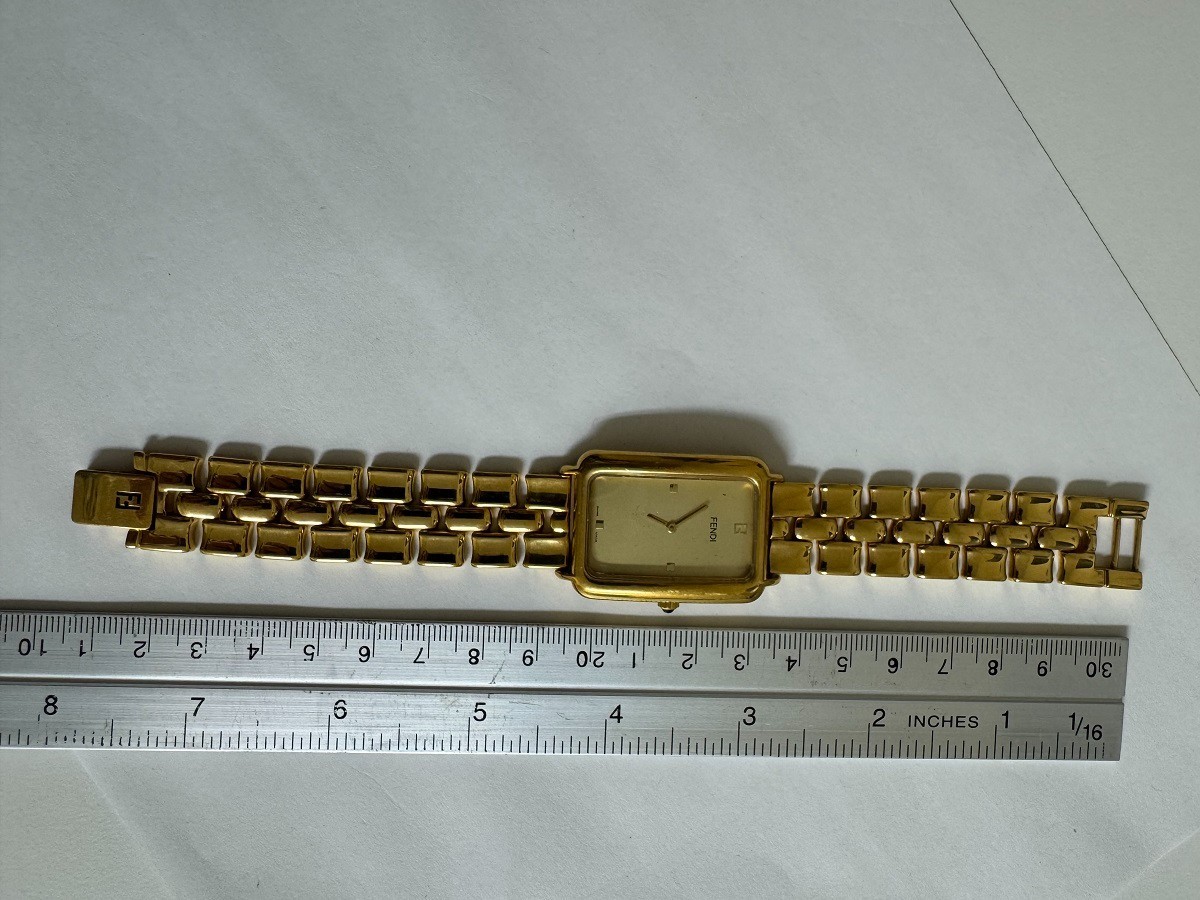 Unisex Vintage Fendi 550 002-820 Swiss made yellow gold tone watch
