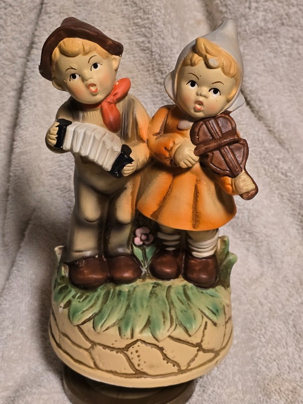 Vintage boy and girl musicians (#69)