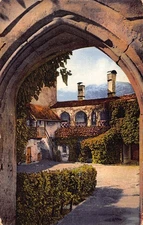 B378 Italy Meran Merano Cortile del Castel Knillenberg postcard