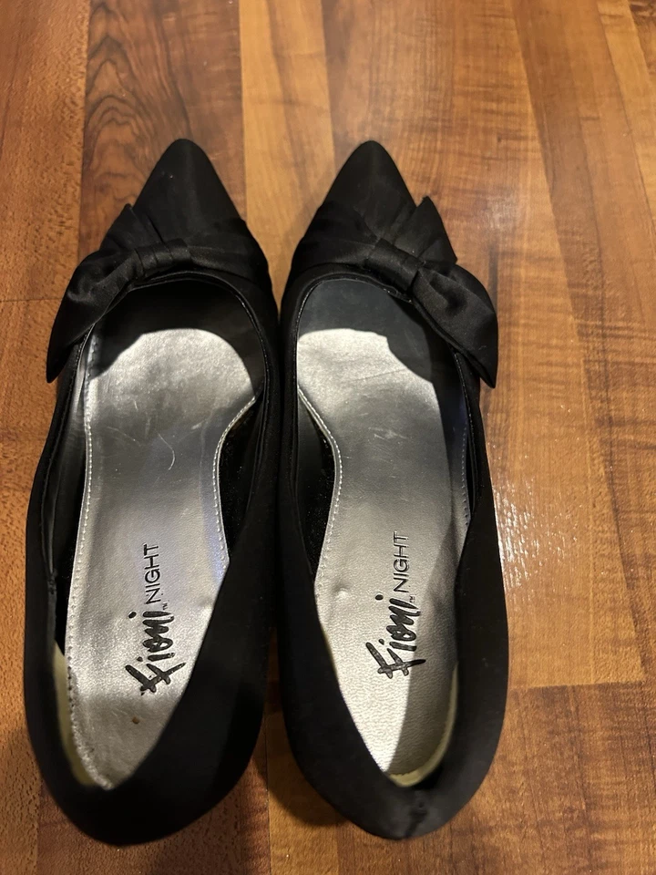 Zapatos de tacón alto Fiona Night para mujer negros satinados talla 7,5, excelente estado Foto 4 de 4