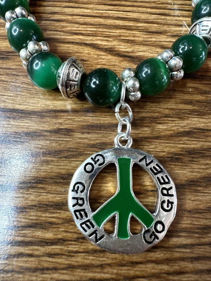 Pulsera colgante verde go sin estiramiento dimensión interior de 2" Foto 3 de 3