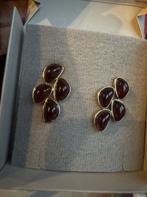 Aretes Alaina Rouge Yanbal Joyas De Alta Bisutería En Baño De Oro De 24q