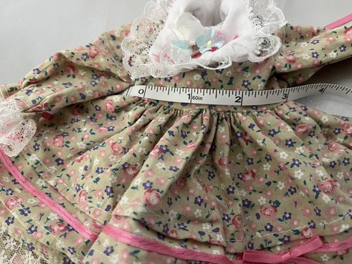 Vintage 3 PEZZI BAMBOLA STILE COUNTRY VESTITO PANTALONI SLIP CON SCARPE ~ CALZE + L'ORSO. - Foto 3 di 7