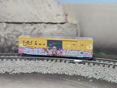 MICRO-TRAINS Z SCALE WEATHERED RAILBOX GRAFFITI SINGLE DOOR BOX CAR 51044222 RD#