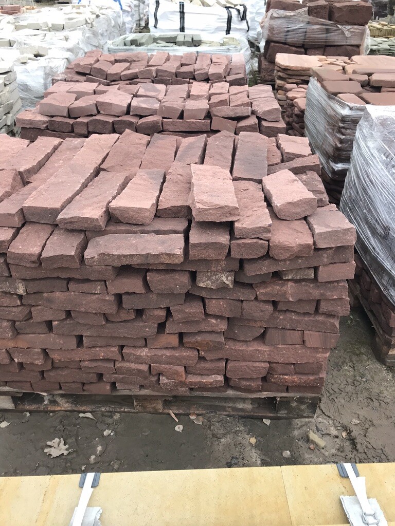 Sandstein rot Bruchstein Trockenmauerstein