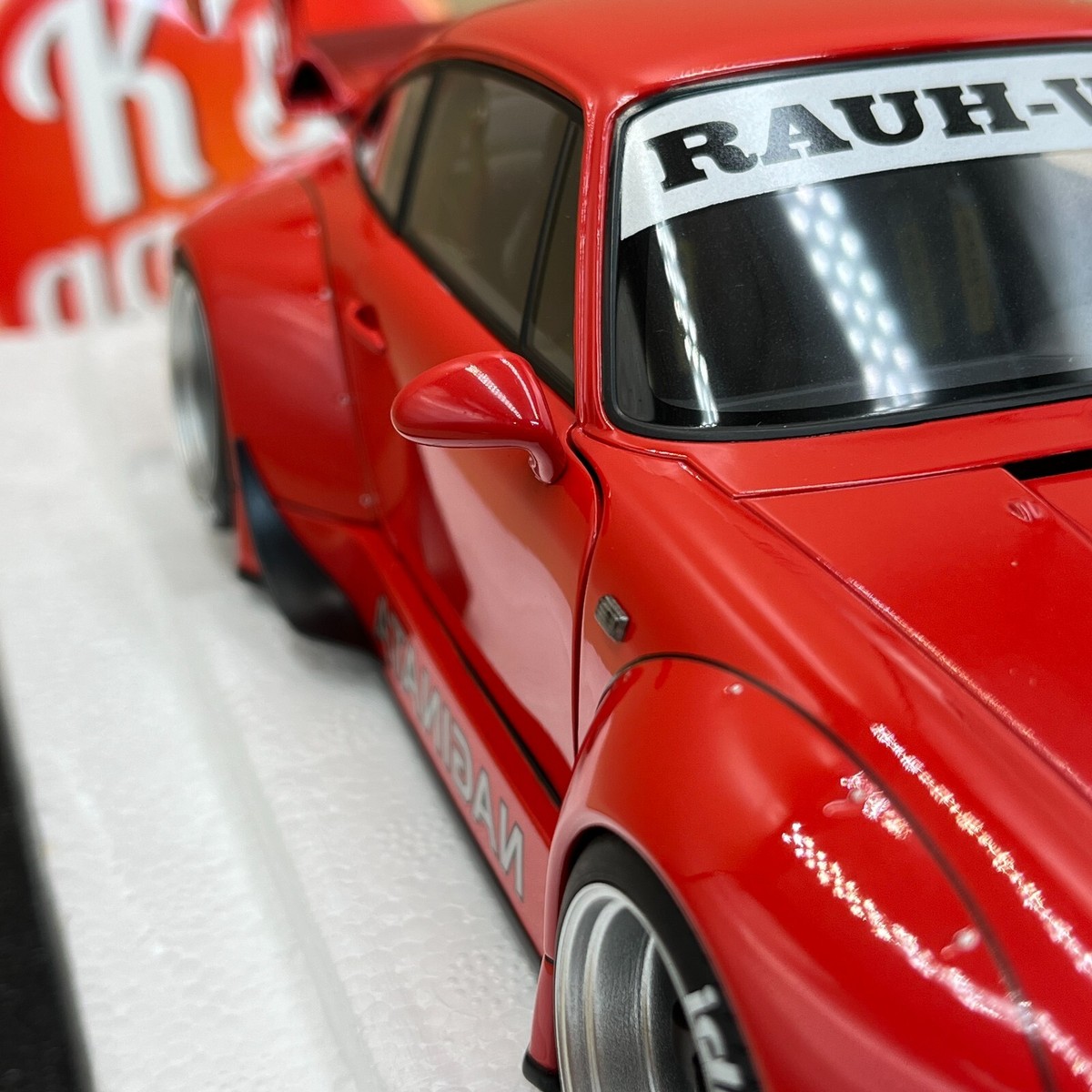 AUTOart 1/18 RAUH-Welt Begriff RWB 993 Porsche Red Gun Grey AUTOart 1/18 RAUH-Welt Begriff RWB 993 Porsche Red Gun Grey