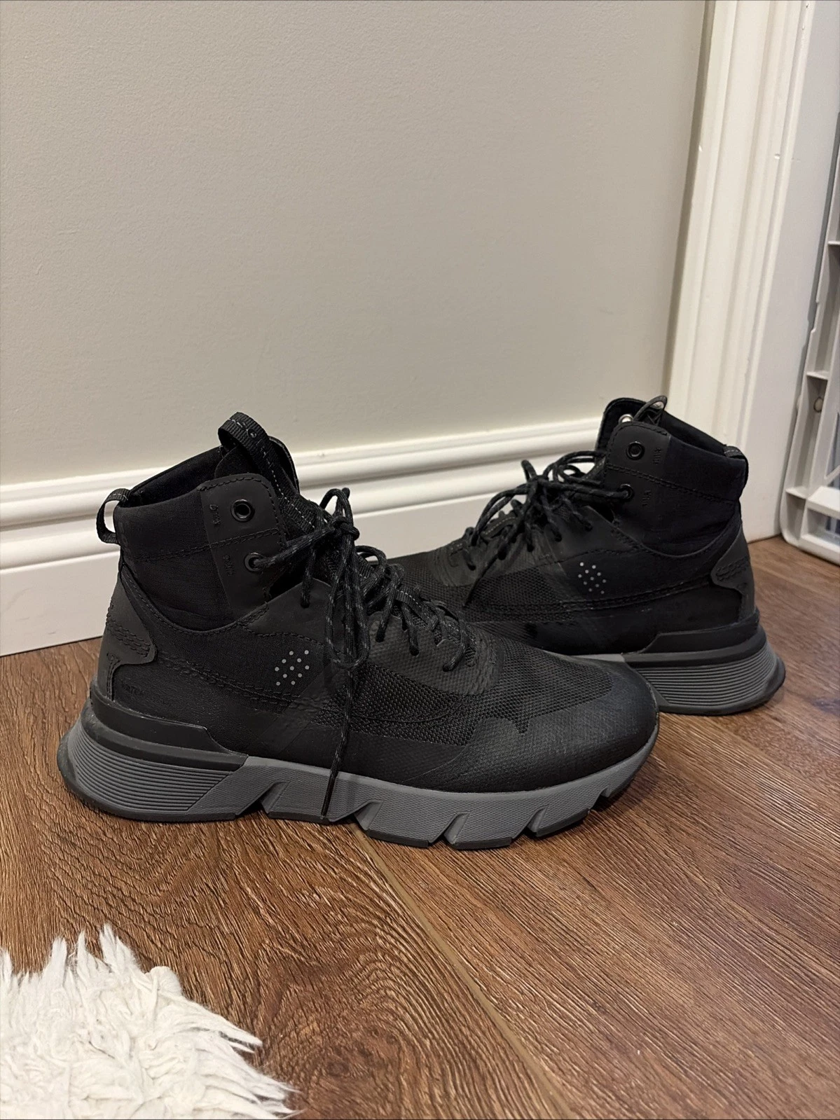 Men’s Sorel Waterproof Boots - Black - Size 9