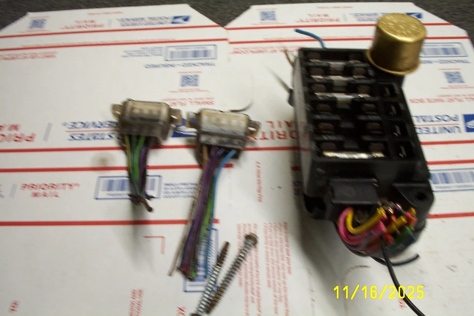 1963 CHEVROLET IMPALA FUSE BLOCK & PLUGS FOR PARTS orig belair biscayne gm - Imagem 2 de 3