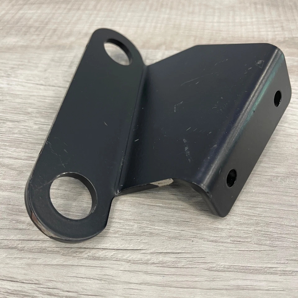 Soporte de montaje de silenciador de escape trasero Vance and Hines 2007 Harley Night Rod Foto 3 de 4