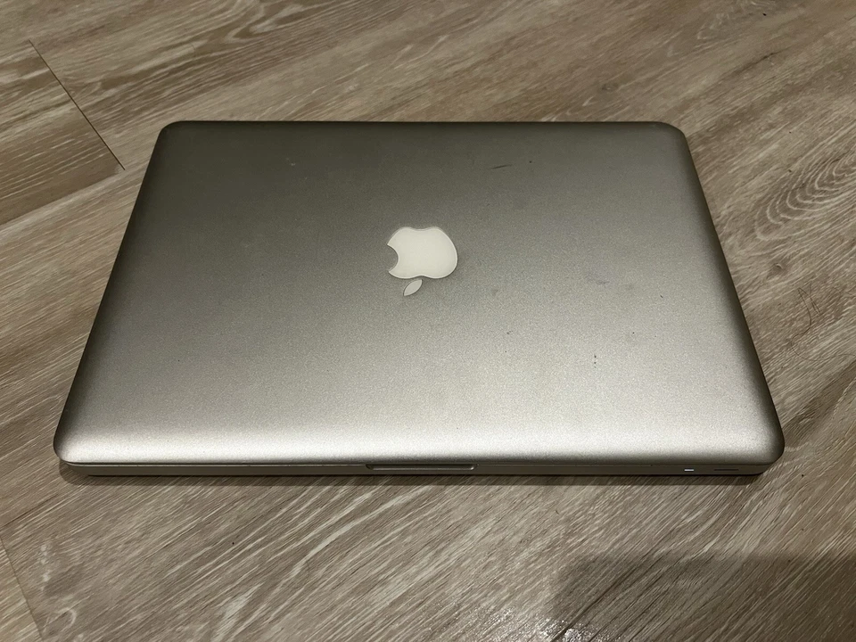 MacBook Pro 13 Intel Core i5 2.4Ghz 4GB Ram 500GB Hard Drive - Image 2 of 4