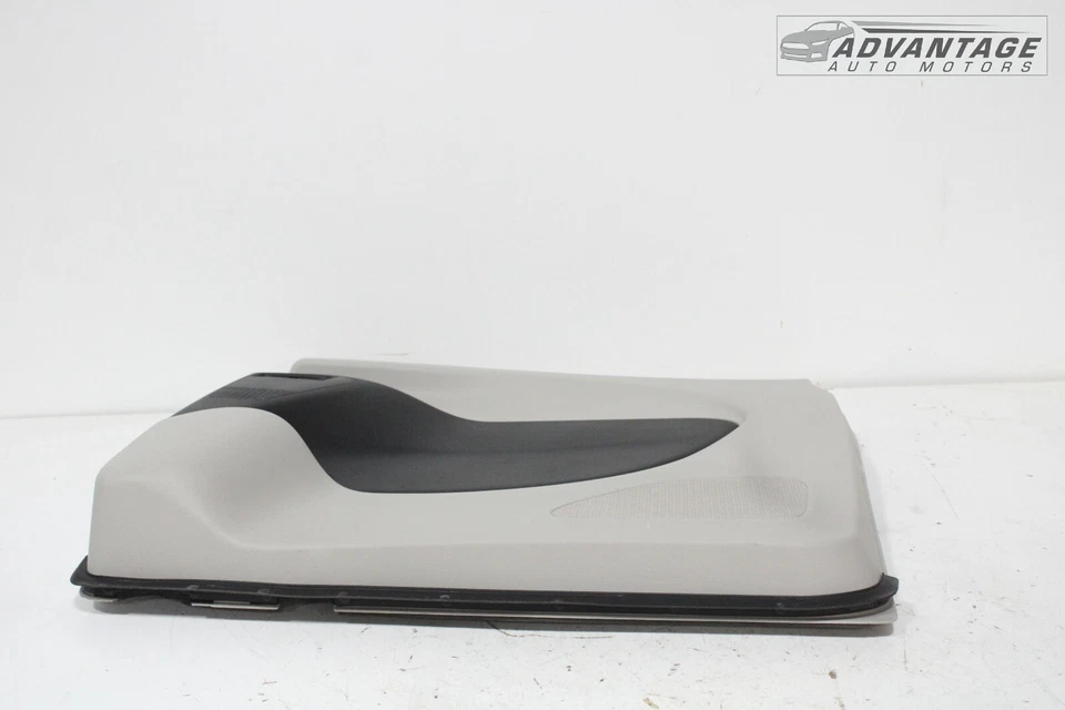 Chrysler Pacifica 2017-2018 panel de cubierta de moldura de puerta trasera derecha OEM Foto 4 de 4