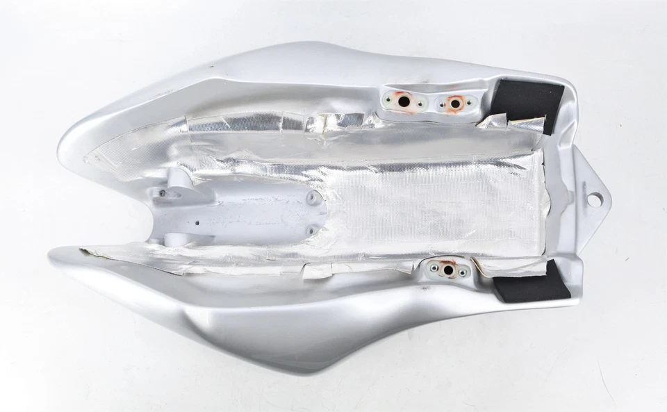 Número de pieza del tanque de combustible Moto Guzzi (plateado) - GU01100233 Foto 3 de 3