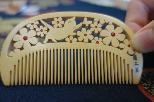 Japanese hair comb Tsuge Boxwood Cat design handmade with Camellia Oil JAPAN F/S