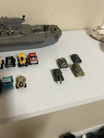 Lot of 30 VTG Carrier GALOOB Micro Machines Road Champs Etc. Star Trek & Tanks