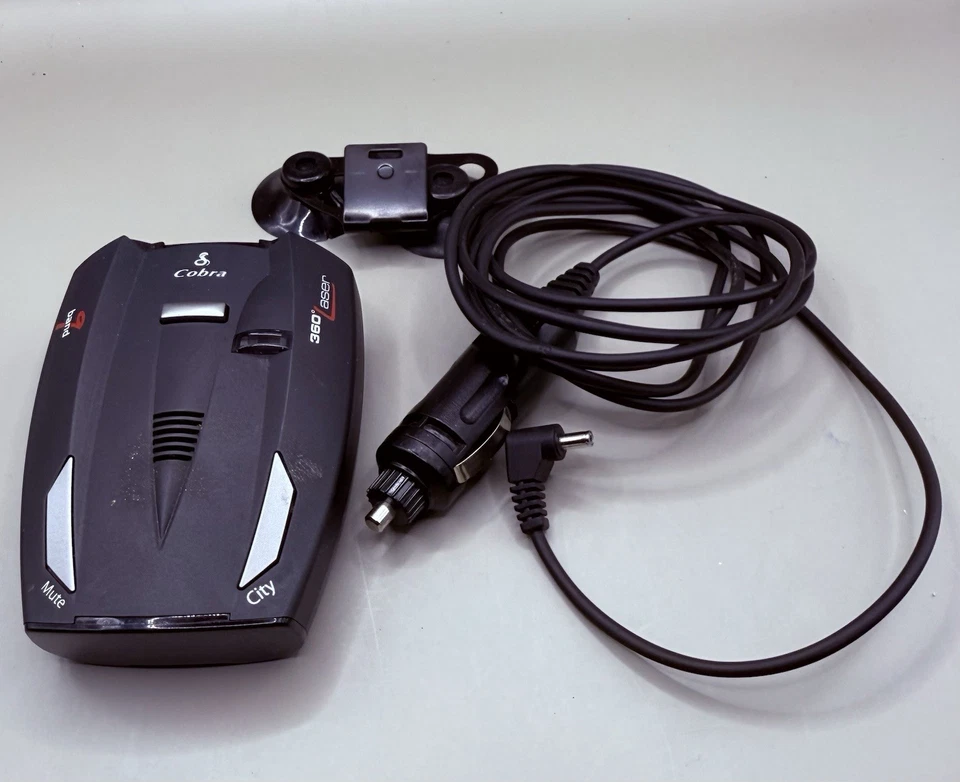 Cobra ESD7400 Performance 9 Band Radar/Laser Detector - TESTED With Power Cord - Image 4 of 4