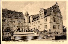 Ak Aerzen im Weserbergland, Schloss Schwöbber, Blick in den Hof - 4770943