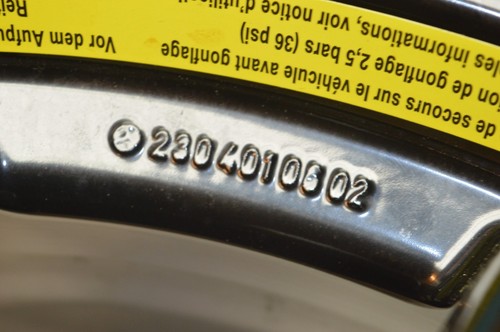 03-09 R230 MERCEDES SL550 SL500 SPARE TIRE SPACE SAVER OEM 185/60/17 2304010602 - Picture 10 of 11