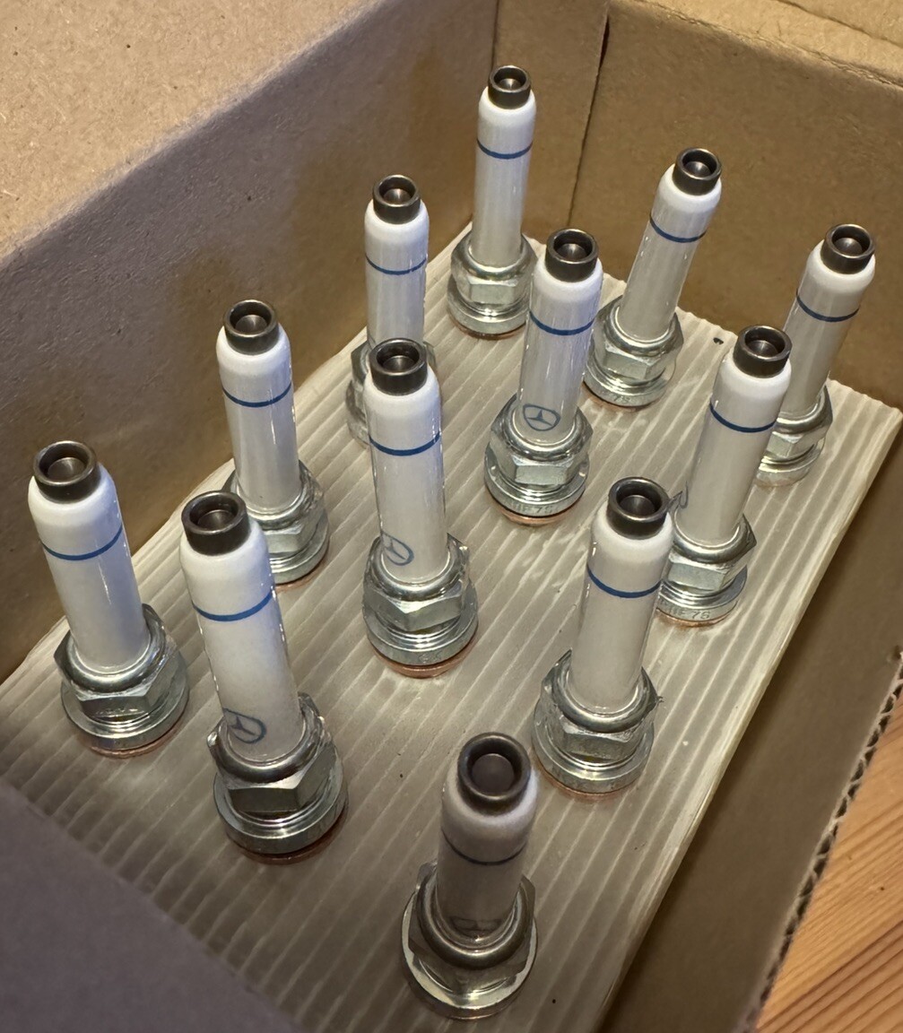Genuine Mercedes-Benz Spark Plug 0001590500 OEM for sale