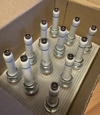 GENUINE OEM MERCEDES Spark Plug 0001590500 / A0001590500