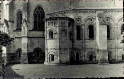 SAINTES Char.-Mar. Frankreich Eglise Sainte Eutrope Kirche Fasade s/w AK ~1960