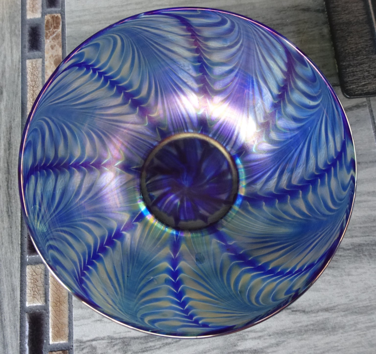 Signed Lundberg Studios Art Glass 2002 Pulled Feather Blue Iridescent Bowl