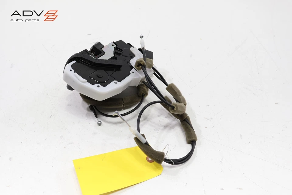 Nissan Murano 2015-2024 actuador de cierre de puerta del lado del pasajero delantero derecho OEM Foto 3 de 4