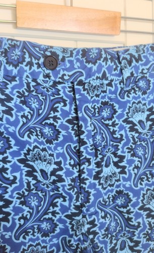 Banana Republic Chino Shorts W32 Blue Floral - Picture 3 of 9