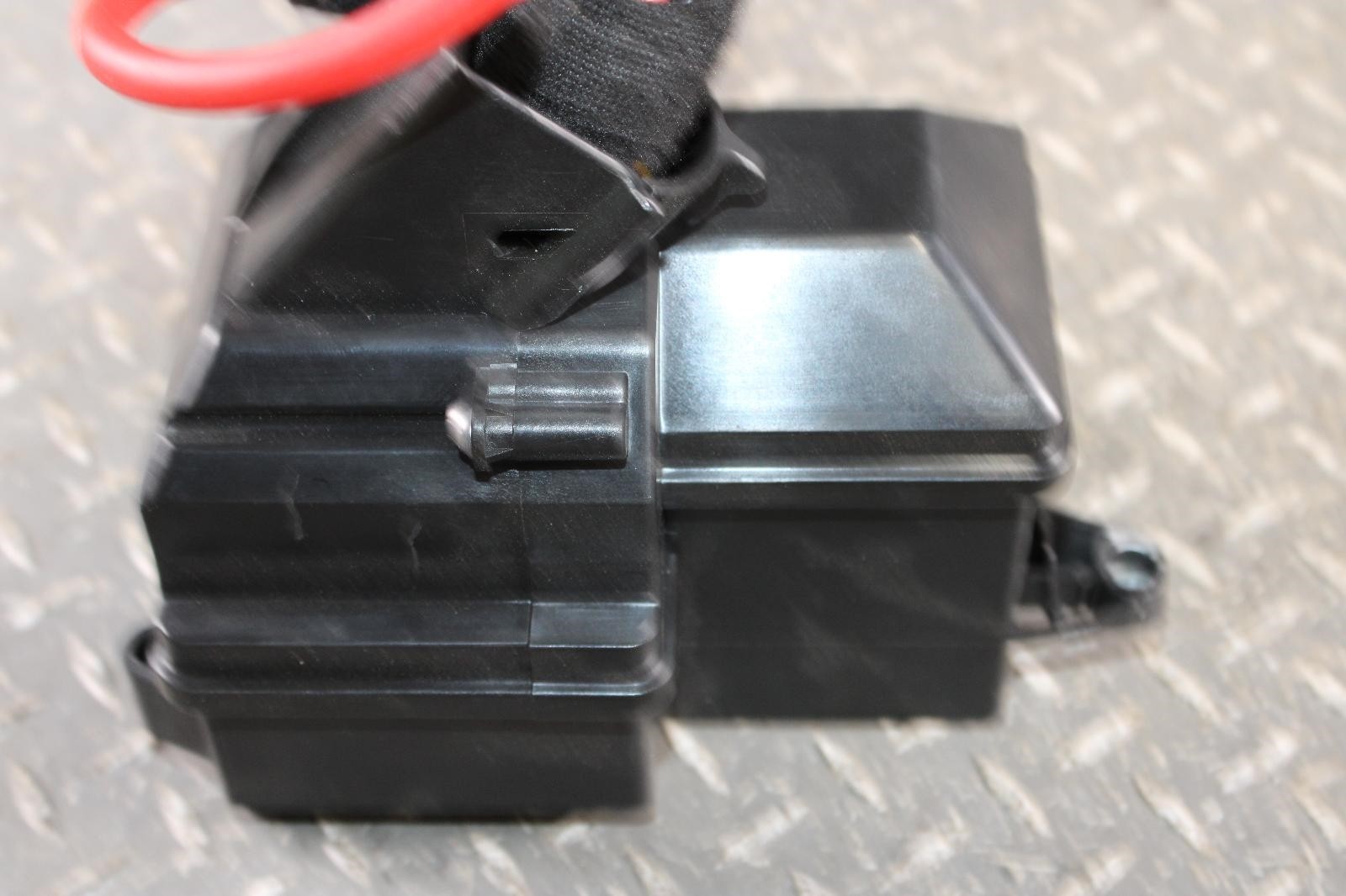 13-18 Flying Spur Electronic Cabin Fuse Relay Power Distribution Box Housing OEM