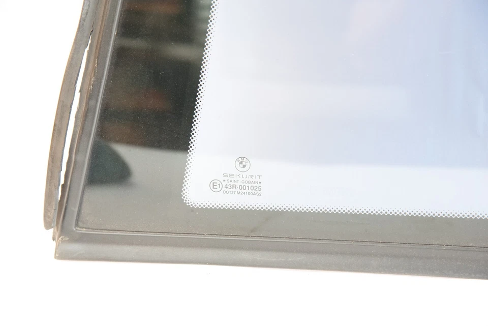 Ventana trasera izquierda BMW E36 318Ti 1994-1999 usada 51368242601 Foto 2 de 4