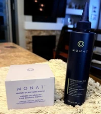 Monat Purifying Vinegar Rinse Rejuvenique Cleanse Shine Boost & Scalp Care Brush