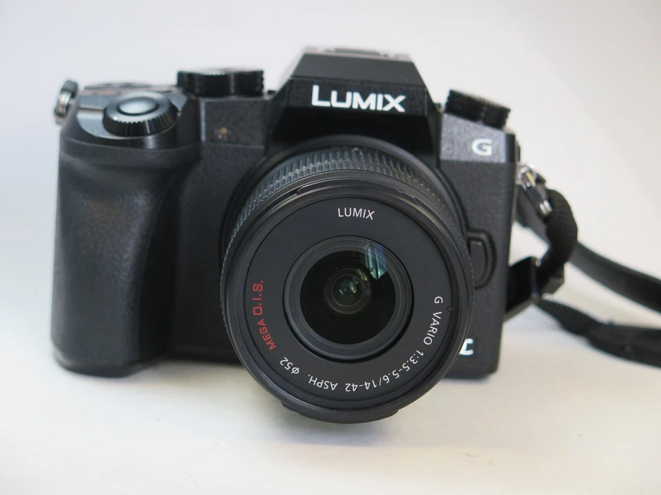Panasonic Lumix DMC-G70 Kamera mit Vario 14-42 mm Objektiv, Foto 2 von 5