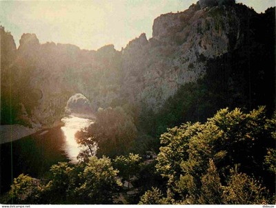 Postcard - 07 - Gorges de l'ardèche - Le Pont d-Arc au soleil rising - CPM