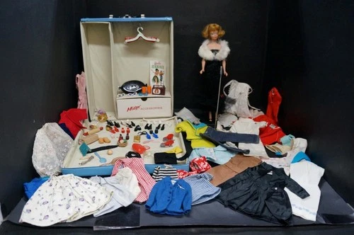 VINTAGE 1962 MIDGE DOLL W 1963 CARRYING CASE LOTS OF CLOTHS-ACCESSORIES BARBIE