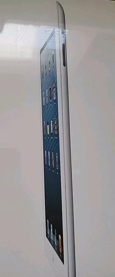 Apple iPad 4th Gen 16GB Wi-Fi, 9.7in A1458 White MD513LL/A New Sealed  - Image 2 of 4