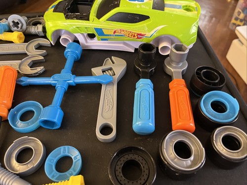Hot Wheels Ready To Race Car Builder Made To Race With Tools And Extra Bolts - Picture 2 of 6