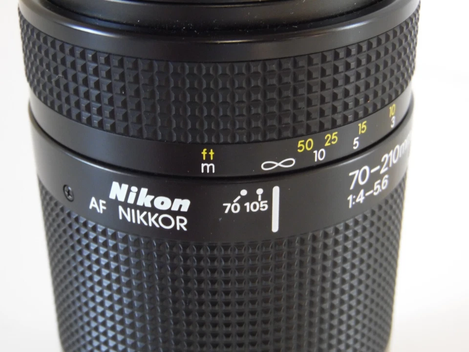 Vintage Nikon AF Nikkor 70-210mm 1:4-5.6 Zoom Lens with covers - Image 3 of 4