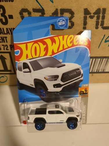 2023 Hot Wheels '20 Toyota Tacoma #207 White Baja Blazers 4/10 - Picture 3 of 5