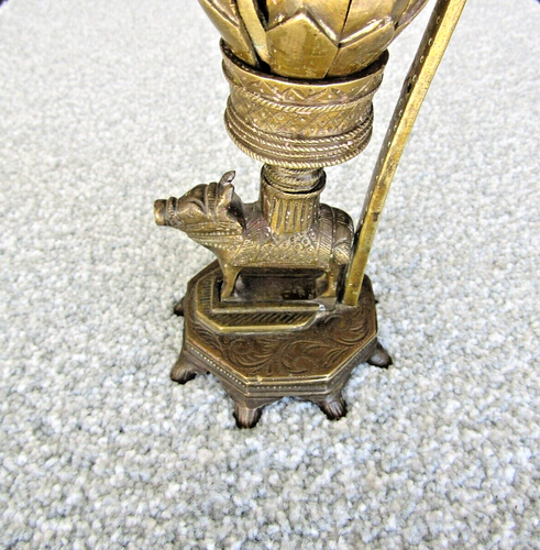 Antique cast brass candle holder - Picture 2 of 10