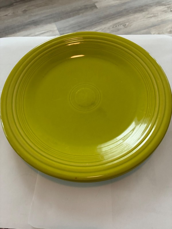 Set of 2 Retired Vtg Fiesta Lemongrass Dinner Plates