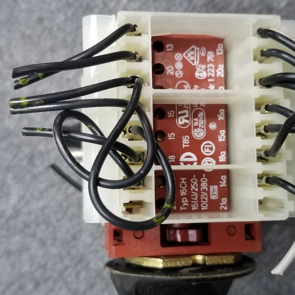 Switch Typ 16CH 16(4)CH 16(4)/250 10(2)/380 T85 - Imagem 3 de 4