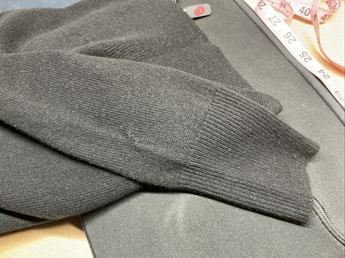 J. CREW Black Classic Fit Long-Sleeved Cashmere Pullover Sweater Size XXS *flaw - Picture 8 of 10