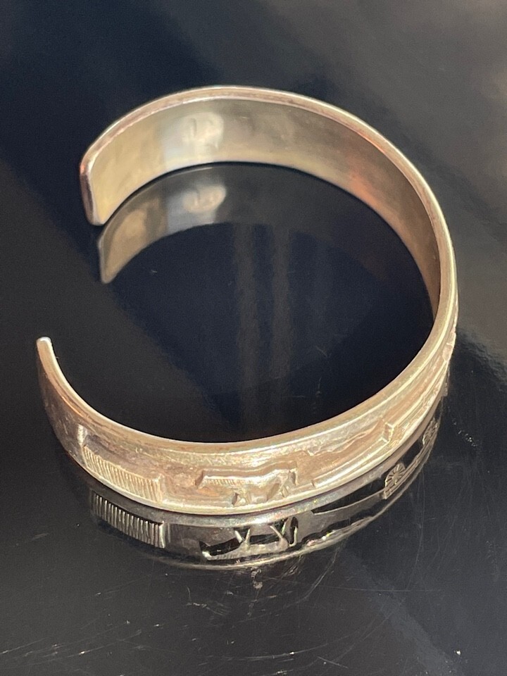 NATIVE AMERICAN R.H.BEGAY 925 STERLING SILVER STORYTELLER