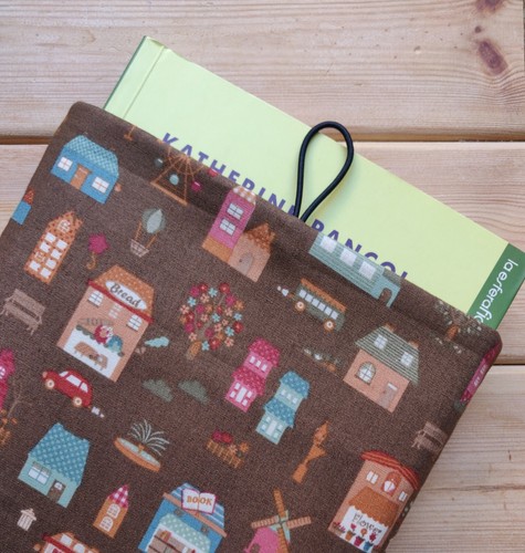 FUNDA LIBRO TELA Hecha a Mano Funda Literaria Acolchada Handmade Ciudad - Imagen 4 de 4