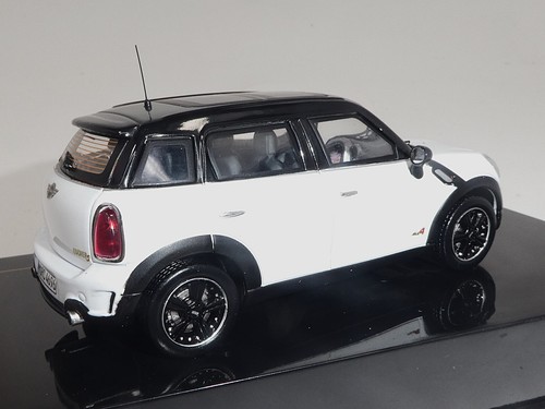 MINI 2011 Cooper S COUNTRYMAN SUV 1/43 Diecast iXO MOC131 Ultra RARE n schuco - Picture 9 of 17
